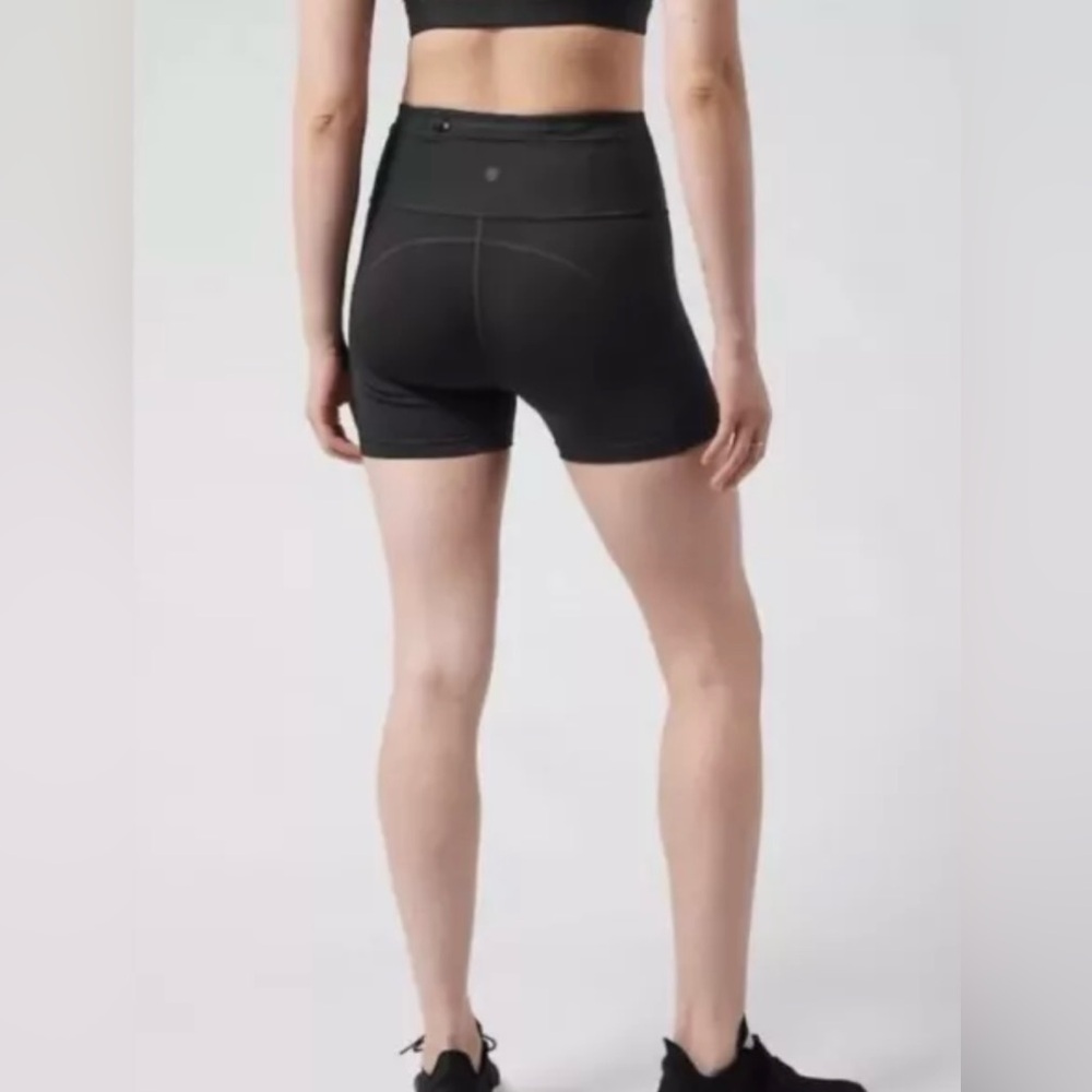 Athleta Accelerate Black Shortie Womens Size S